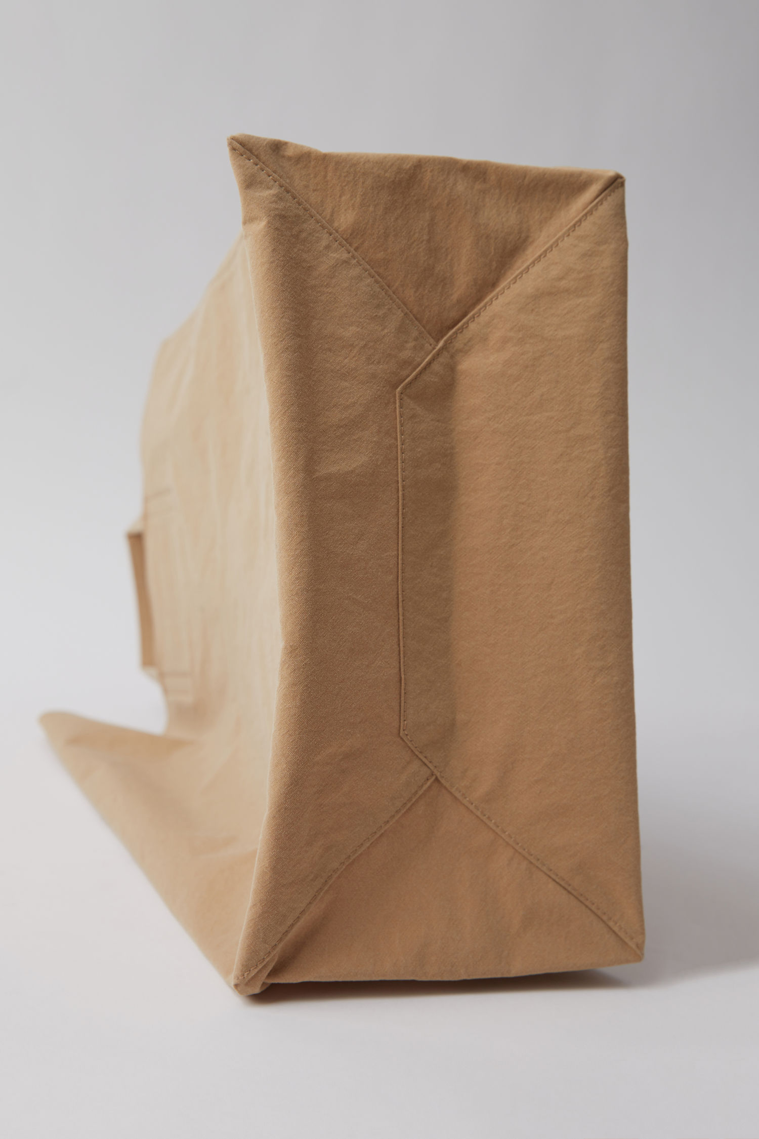 'Belanja Sembako' Lebih Gaya Dengan Baker Bag Acne Studios 