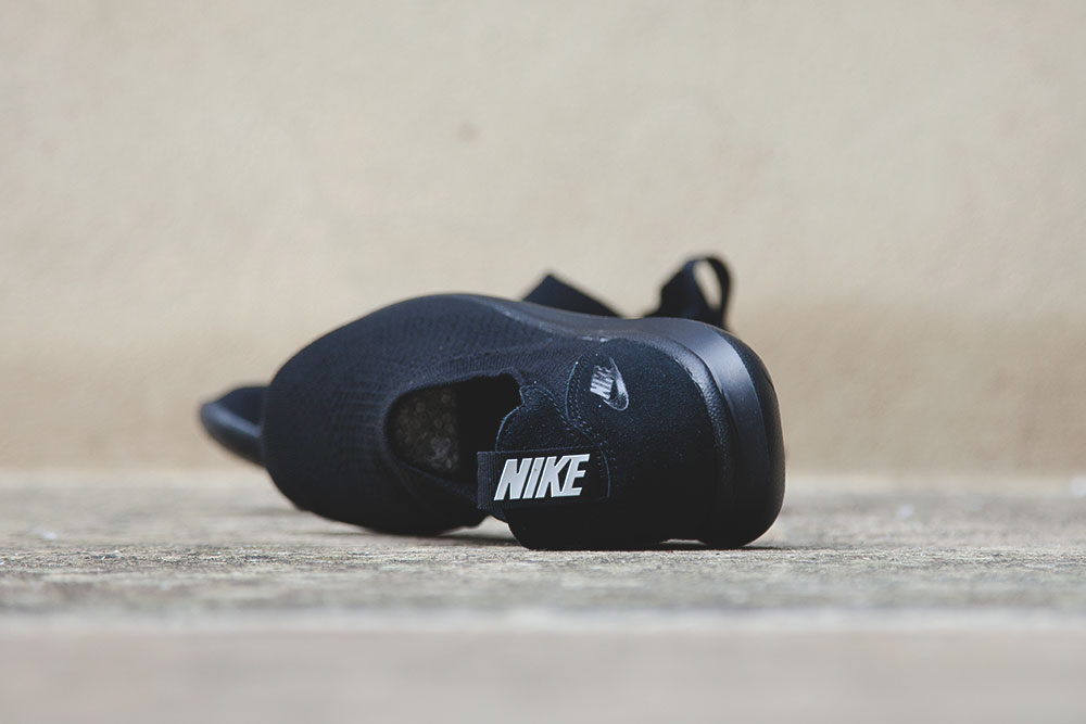 Nike Gakou Flyknit Black