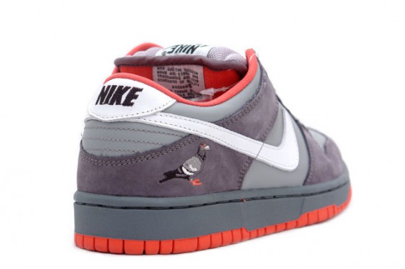 Sepatu Sneakers Nike SB Dunk Low Pigeon