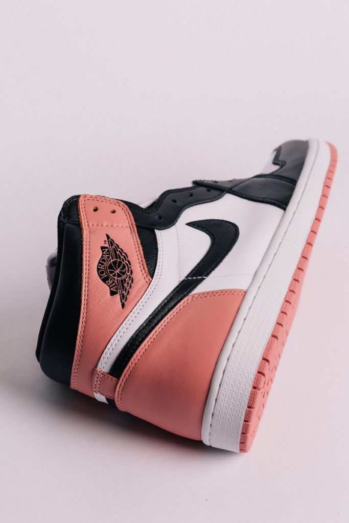 Sneaker Air Jordan 1 terbaru Rust Pink